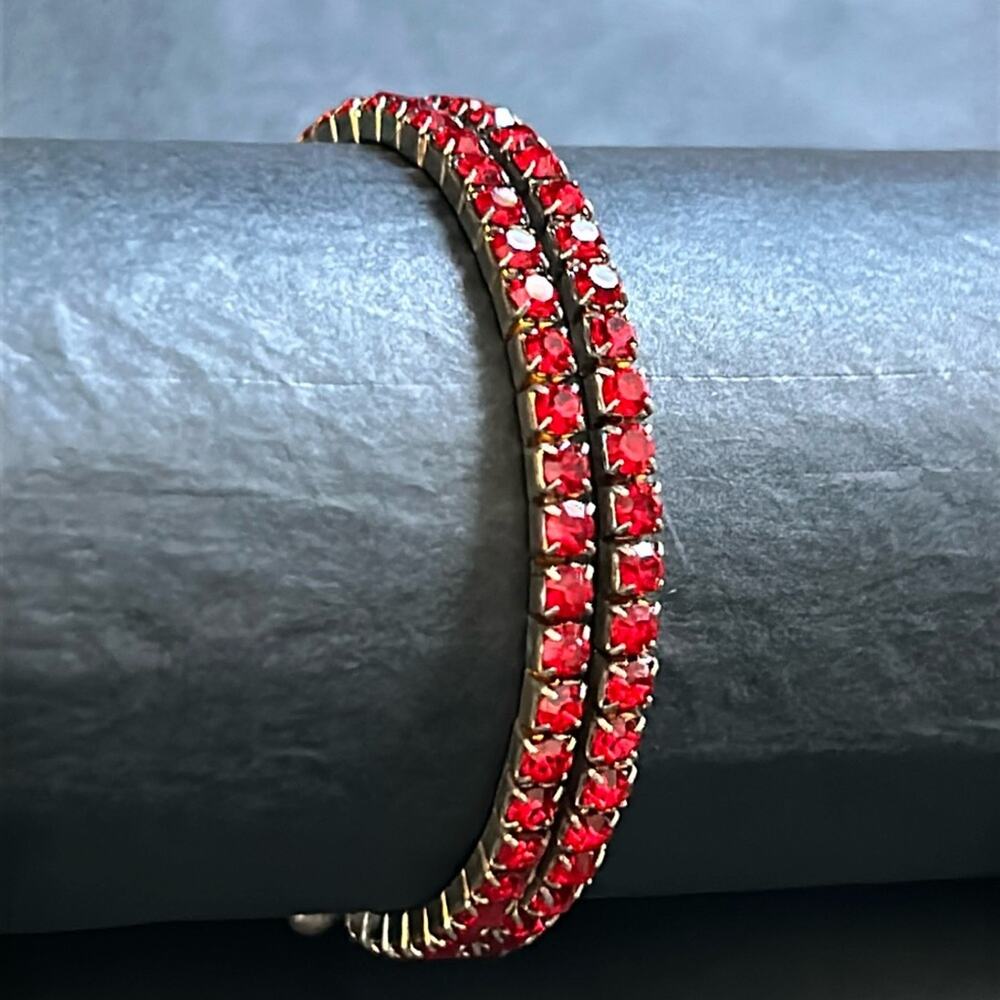 Women’s vintage double layered gold tone red crystal bracelet one size stretches